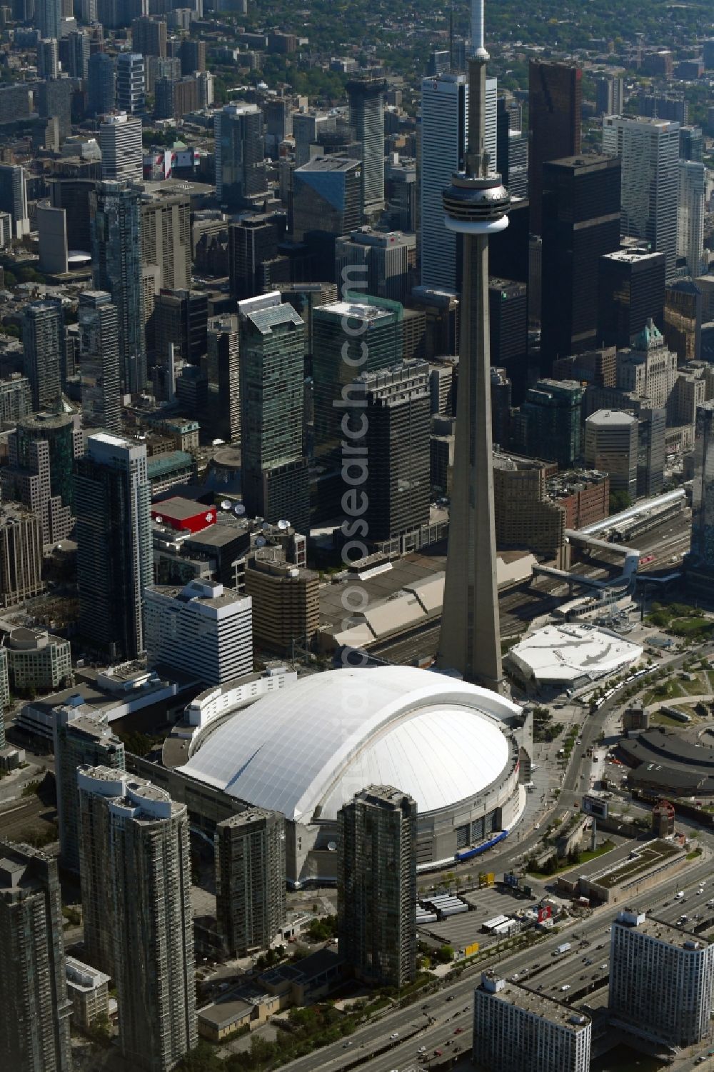 Aerial photograph Toronto - Sports facility grounds of the Arena stadium Rogers Centre (formerly also called Sky Dome)on Blue Jays Way in the district Old Toronto in Toronto in Ontario, Canada