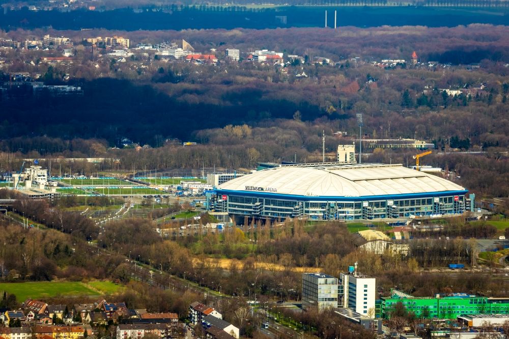 Gelsenkirchen from the bird's eye view: Sports facility grounds of the Arena stadium VELTINS-Arena with dem Freizeitzentrum Sport-Paradies in Gelsenkirchen in the state North Rhine-Westphalia, Germany