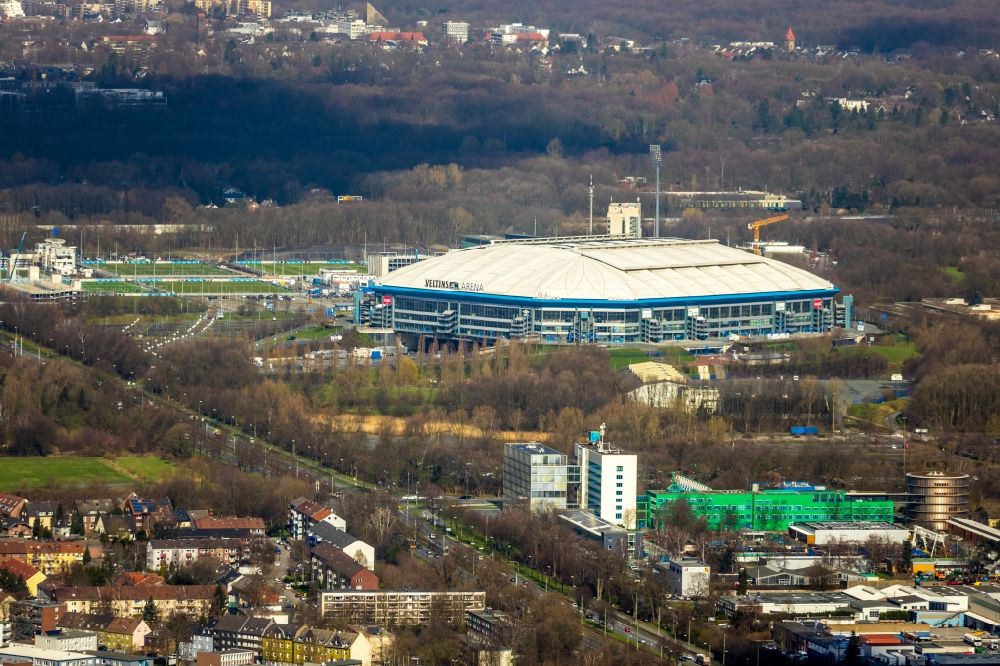 Aerial image Gelsenkirchen - Sports facility grounds of the Arena stadium VELTINS-Arena with dem Freizeitzentrum Sport-Paradies in Gelsenkirchen in the state North Rhine-Westphalia, Germany