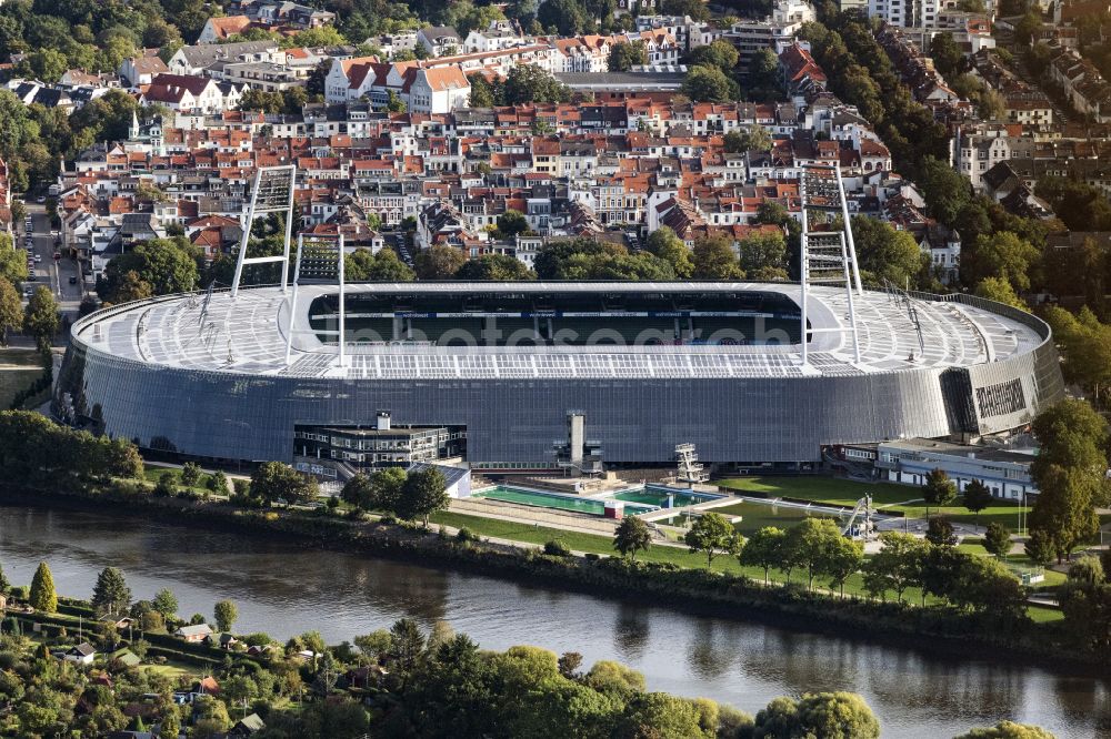 Aerial image Bremen - Sports facility grounds of the Arena stadium wohninvest WESERSTADION on street Franz-Boehmert-Strasse in the district Peterswerder in Bremen, Germany