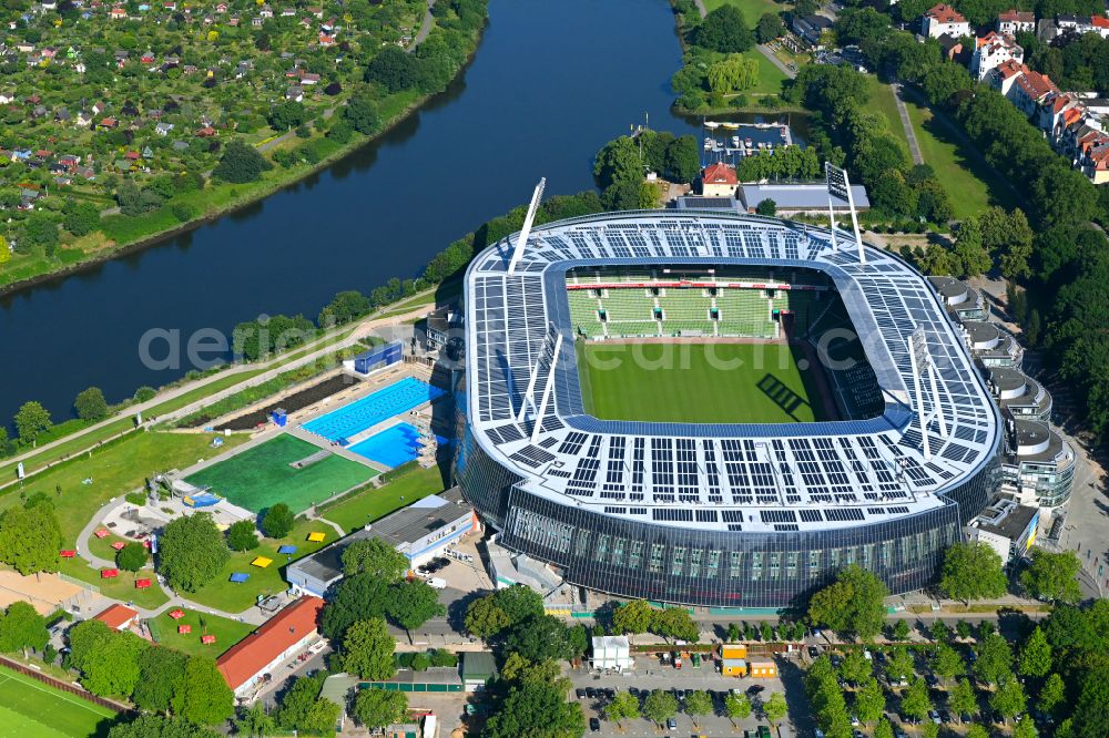 Aerial photograph Bremen - Sports facility grounds of the Arena stadium wohninvest WESERSTADION on street Franz-Boehmert-Strasse in the district Peterswerder in Bremen, Germany