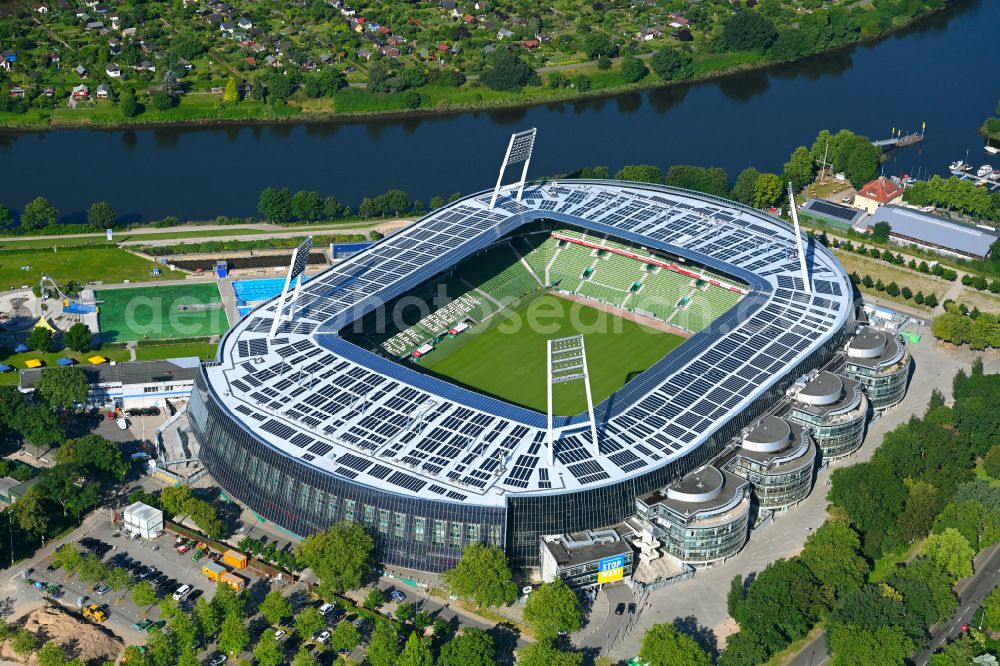 Bremen from above - Sports facility grounds of the Arena stadium wohninvest WESERSTADION on street Franz-Boehmert-Strasse in the district Peterswerder in Bremen, Germany