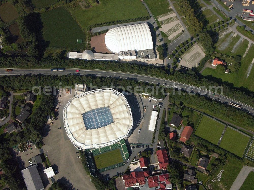 Halle (Westfalen) from above - Sports facility grounds of stadium Gerry Weber Stadion on Roger-Federer-Allee in Halle (Westfalen) in the state North Rhine-Westphalia, Germany