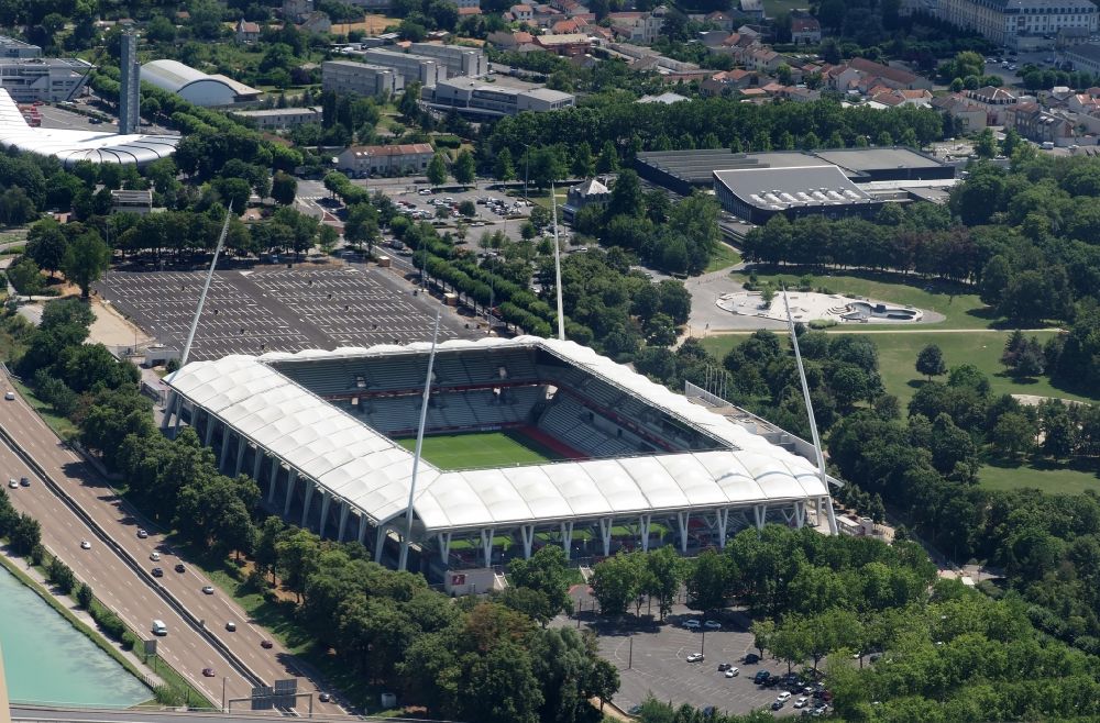 Reims from the bird's eye view: Sports facility grounds of stadium Stade Auguste-Delaune in Reims in Grand Est, France