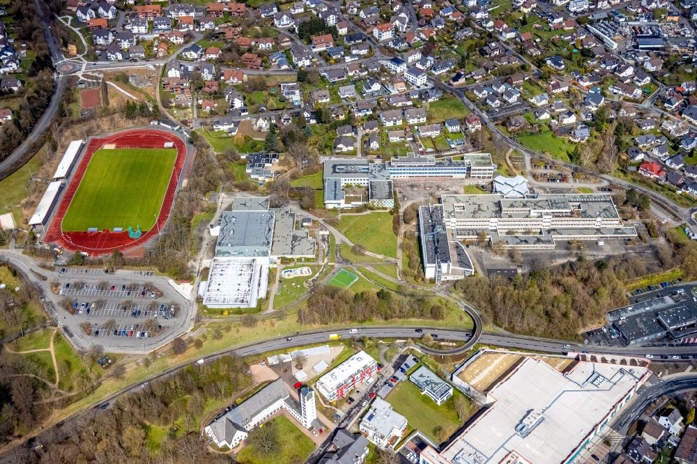 Aerial photograph Kreuztal - Sports facility grounds of stadium Stadion Staehlerwiese Am Park with the school center on Djurslandweg in Kreuztal on Siegerland in the state North Rhine-Westphalia, Germany
