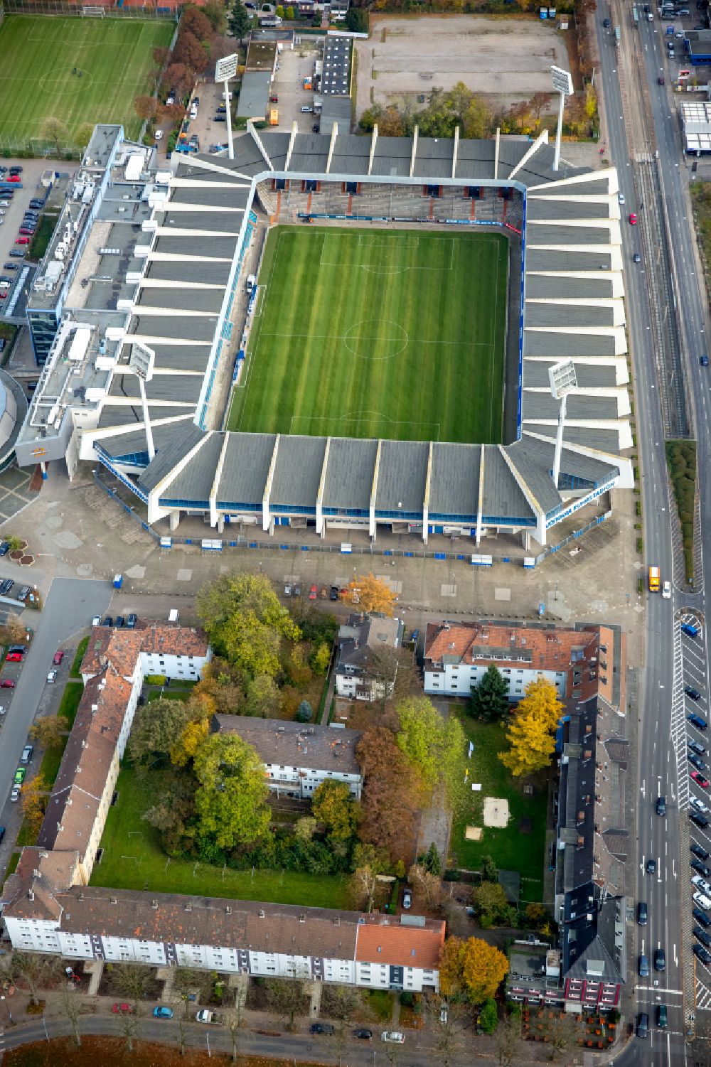 Aerial image Bochum - sports facility grounds of the stadium Vonovia Ruhrstadion formerly rewirpowerSTADION and Ruhrstadion on Castroper Strasse in Bochum in the Ruhr area in the state of North Rhine-Westphalia