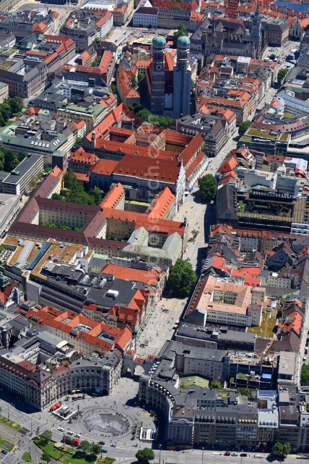 Aerial photograph München - The fountains and water games at the Munich Karlsplatz