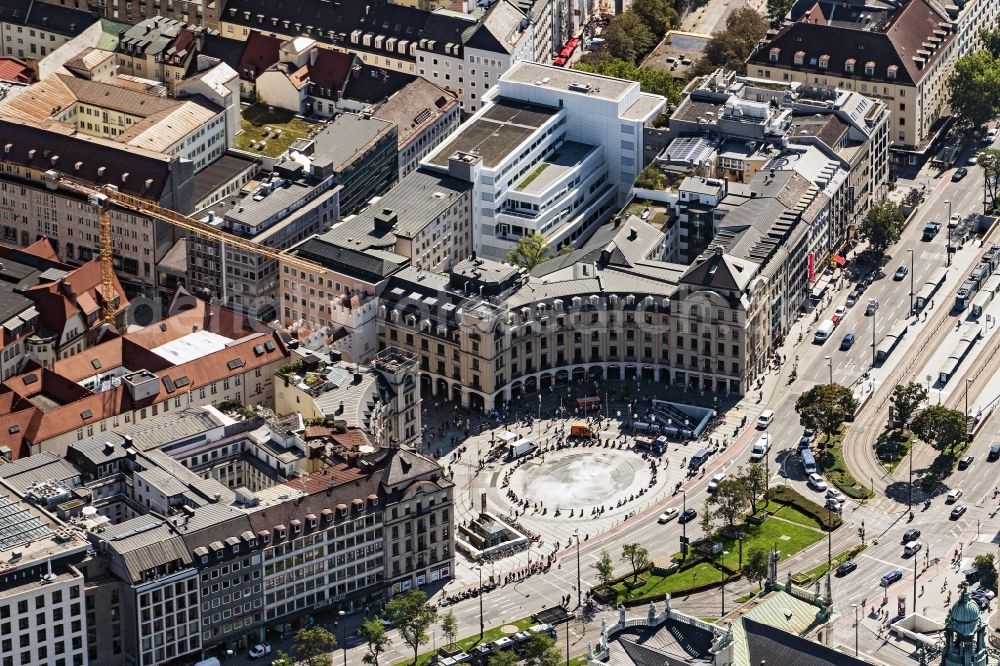 Aerial photograph München - The fountains and water games at the Munich Karlsplatz