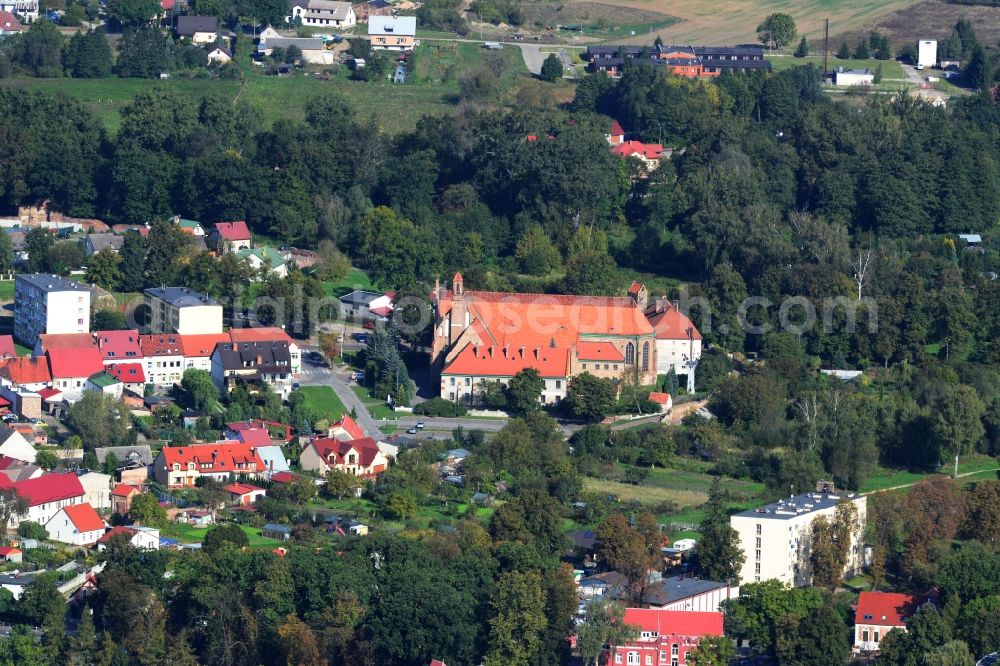 Chojna from the bird's eye view: St. Mary's Church in the city center in Chojna (formerly Konigsberg in Neumark) in the West Pomeranian Voivodeship in Poland