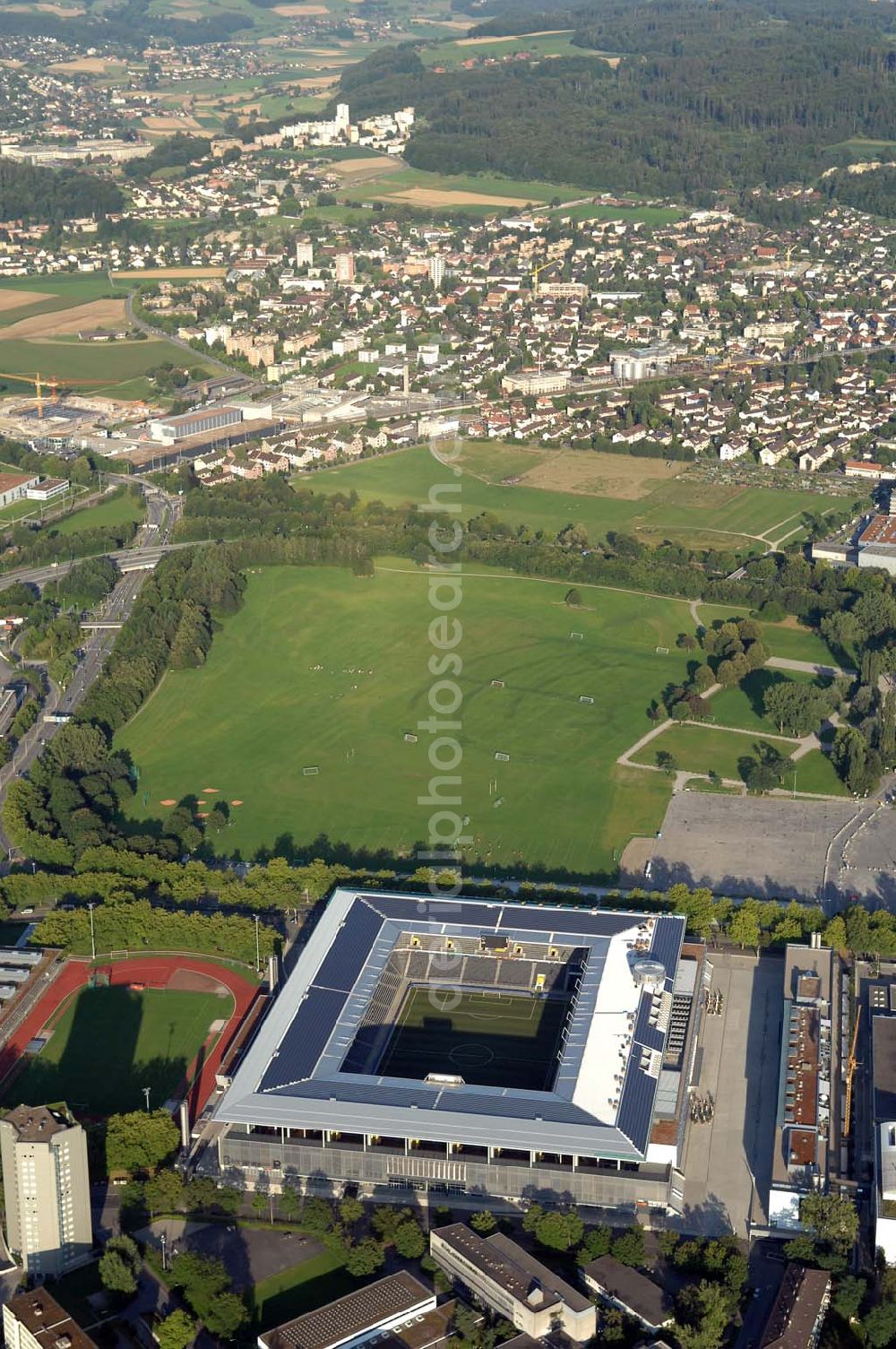 Aerial photograph Bern - Das Stadion Stade de Suisse Wankdorf Bern steht im Wankdorfquartier der Stadt in der Schweiz. Die Arena ist Heimstatt des Berner Fussballvereins BSC Young Boys (YB) und wurde durch die Baufirma Marazzi Generalunternehmung ( heute Losinger Construction AG) und die Baltensperger AG errichtet.