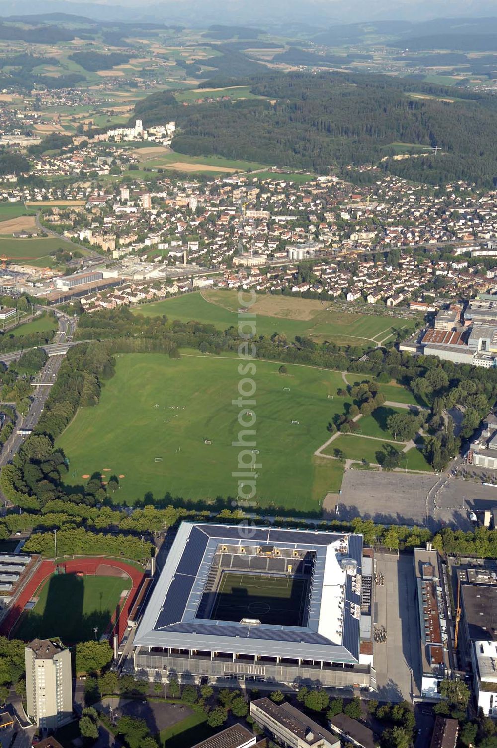 Bern from the bird's eye view: Das Stadion Stade de Suisse Wankdorf Bern steht im Wankdorfquartier der Stadt in der Schweiz. Die Arena ist Heimstatt des Berner Fussballvereins BSC Young Boys (YB) und wurde durch die Baufirma Marazzi Generalunternehmung ( heute Losinger Construction AG) und die Baltensperger AG errichtet.