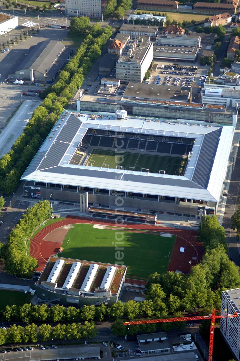 Aerial photograph Bern - Das Stadion Stade de Suisse Wankdorf Bern steht im Wankdorfquartier der Stadt in der Schweiz. Die Arena ist Heimstatt des Berner Fussballvereins BSC Young Boys (YB) und wurde durch die Baufirma Marazzi Generalunternehmung ( heute Losinger Construction AG) und die Baltensperger AG errichtet.