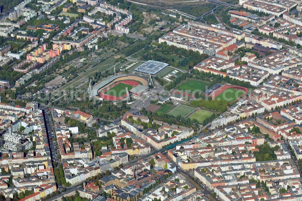 Berlin from the bird's eye view: Stadium at the Friedrich-Ludwig-Jahn-Sportpark with Max-Schmeling-Halle in Berlin Prenzlauer Berg