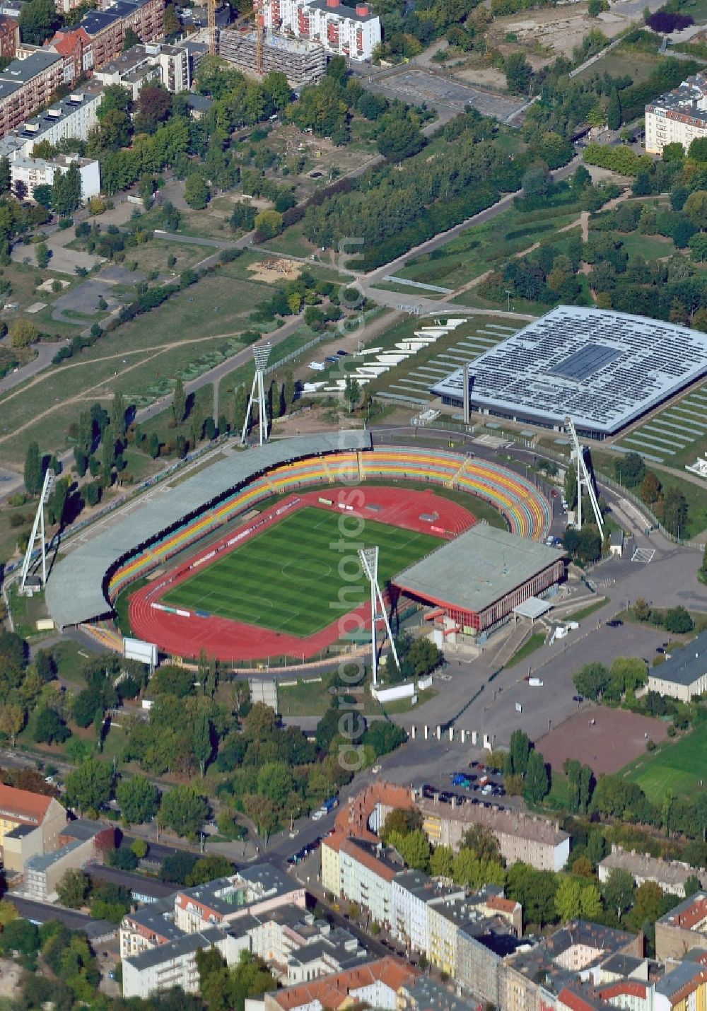 Aerial photograph Berlin - Stadium at the Friedrich-Ludwig-Jahn-Sportpark with Max-Schmeling-Halle in Berlin Prenzlauer Berg
