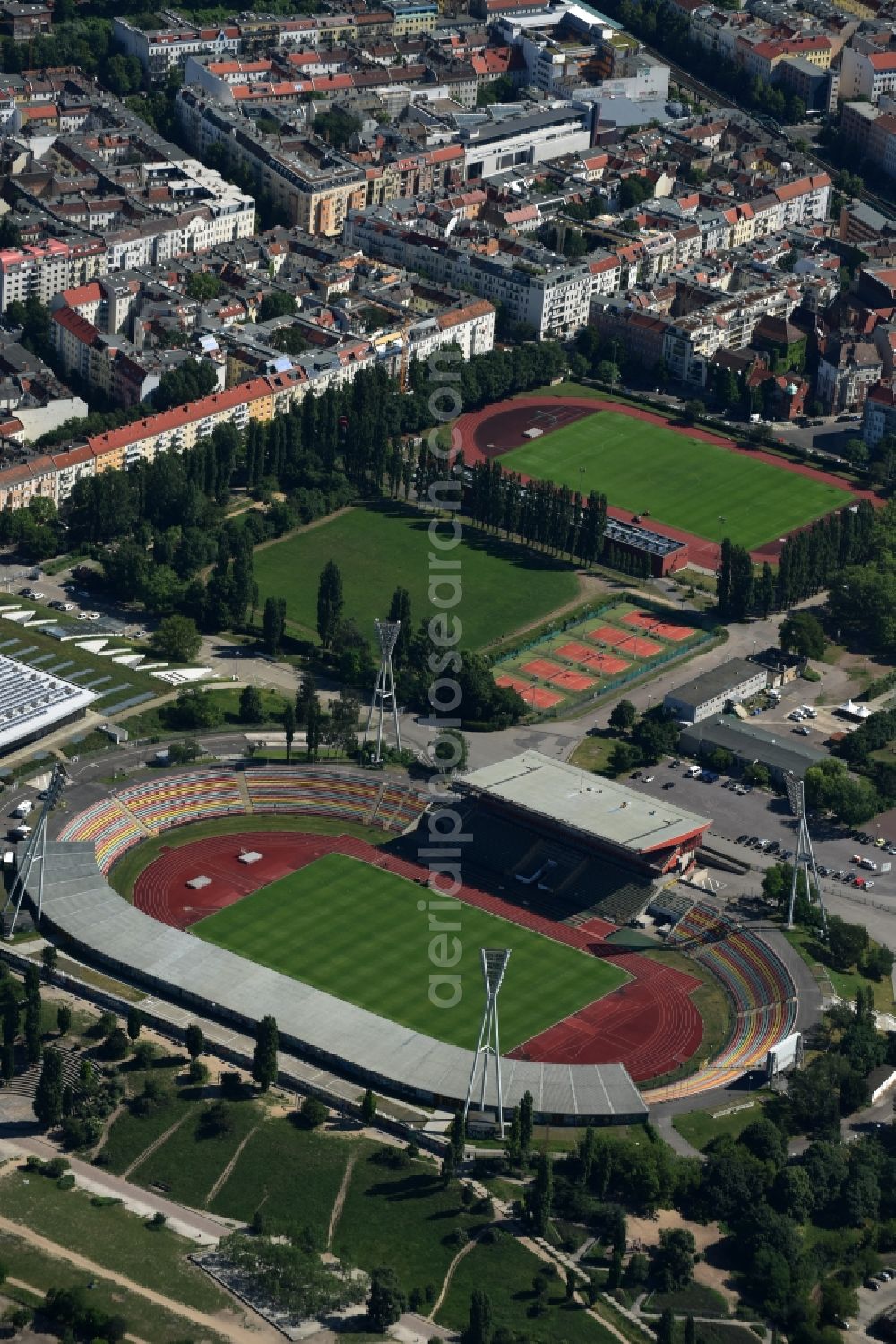 Aerial photograph Berlin - Stadium at the Friedrich-Ludwig-Jahn-Sportpark with Max-Schmeling-Halle in Berlin Prenzlauer Berg