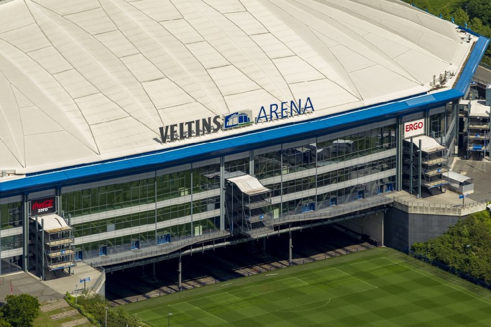 Aerial image Gelsenkirchen - View the Veltins-Arena, the stadium of Bundesliga football team FC Schalke 04. The multifunctional arena also offers space for concerts and other sports events such as biathlon, ice hockey or boxing