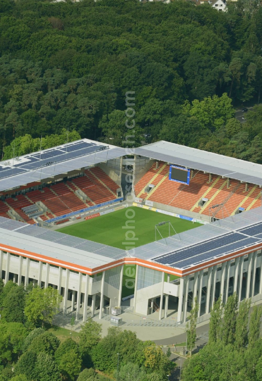 Offenbach am Main from the bird's eye view: Arena of the Stadium Sparda Bank Hessen Stadium in Offenbach in Hesse. The football stadium where the football club Kickers Offenbach is playing, is maintained by the stadium company Bieberer Berg (SBB) entertained