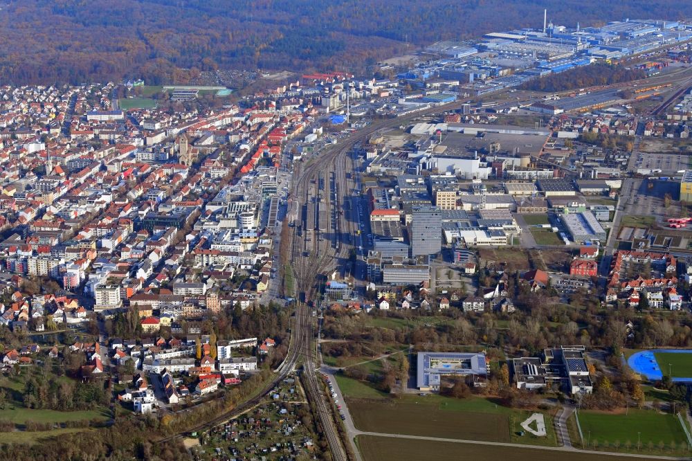Singen (Hohentwiel) from the bird's eye view: District in the city around the railway station in Singen (Hohentwiel) in the state Baden-Wuerttemberg, Germany