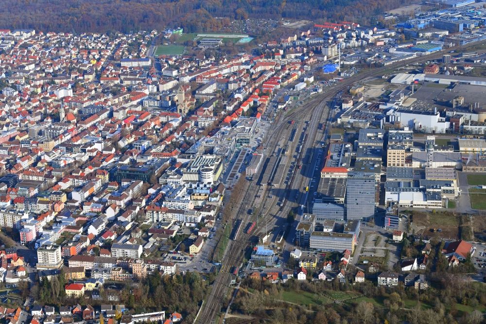 Aerial photograph Singen (Hohentwiel) - District in the city around the railway station in Singen (Hohentwiel) in the state Baden-Wuerttemberg, Germany