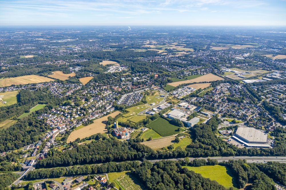 Aerial photograph Bochum - District along the Dietrich-Benking-Strasse in the city in the district Hiltrop in Bochum in the state North Rhine-Westphalia, Germany