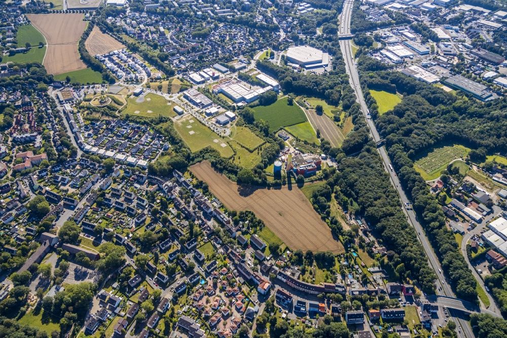 Bochum from the bird's eye view: District along the Dietrich-Benking-Strasse in the city in the district Hiltrop in Bochum in the state North Rhine-Westphalia, Germany