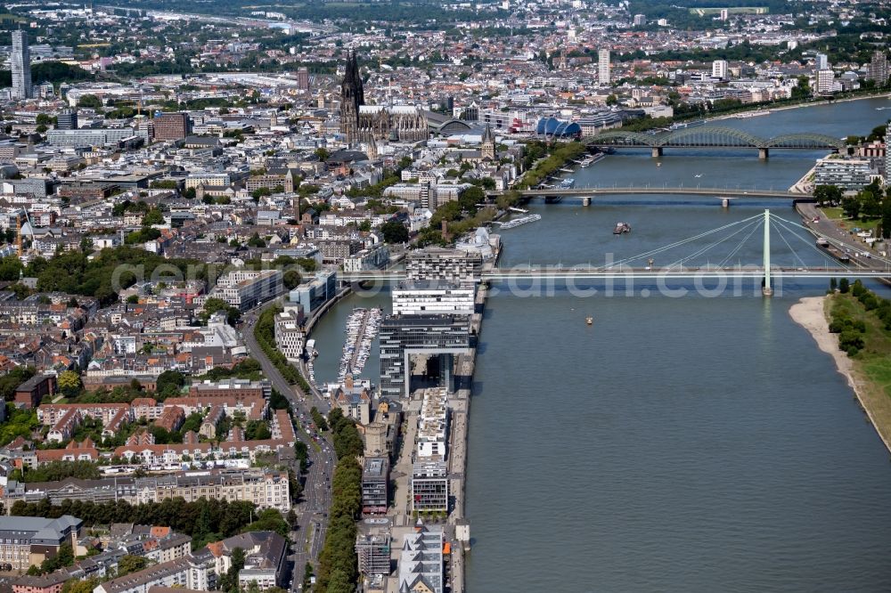 Aerial photograph Köln - City view on the river bank of the Rhine river in Cologne in the state North Rhine-Westphalia, Germany