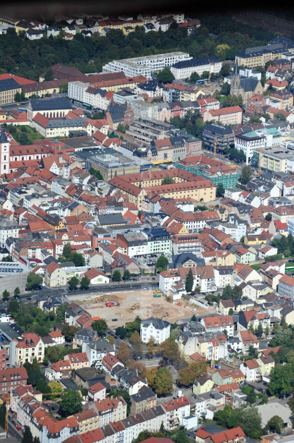 Fulda from the bird's eye view: View the town of Fulda in the downtown area at the Catholic Holy Spirit Church, the Vonderau Museum and the parish church of St. Blaise in the background