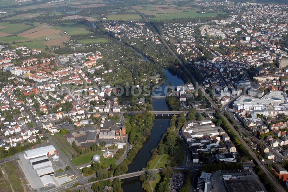 Aerial photograph Gießen - Blick auf die Stadt Gießen an der Lahn und das Einkaufscenter Neustädter Tor (rechts).