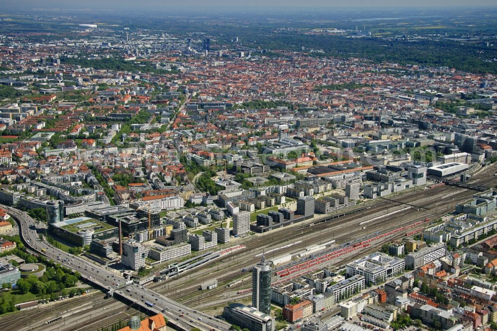Aerial photograph München - City view with a view of the route of the Deutsche Bahn and the Arnulfpark in the district Maxvorstadt in Munich in the state Bavaria, Germany