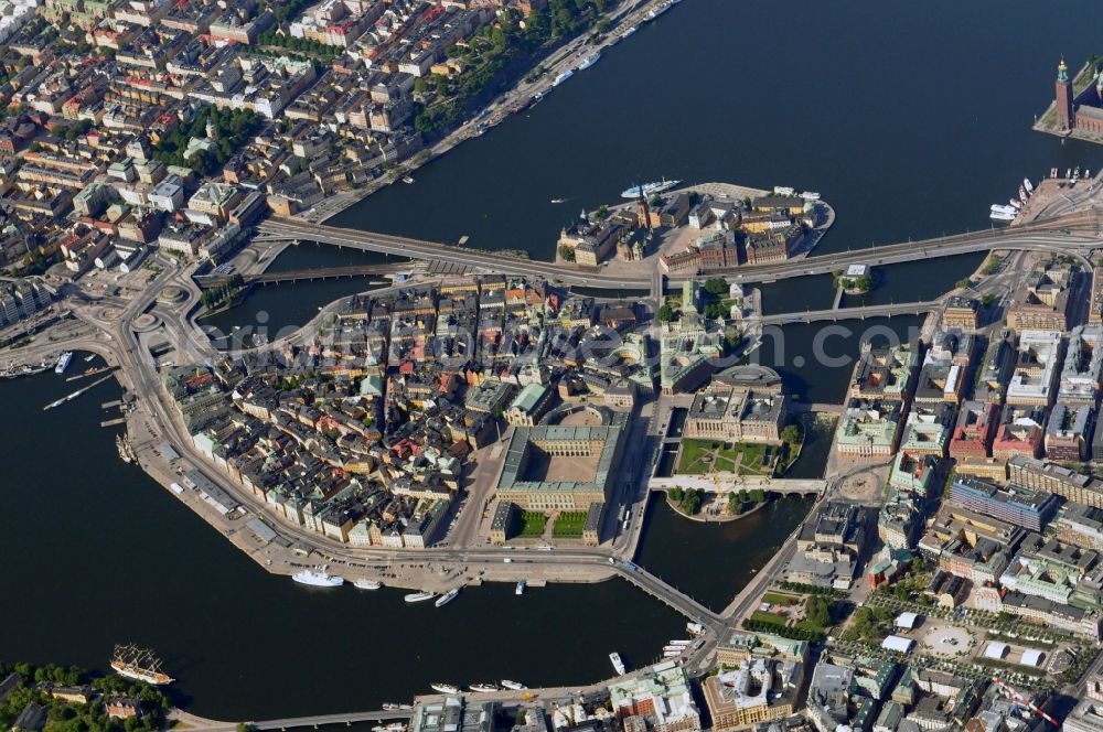 Aerial photograph Stockholm - City view of the peninsula Gamla Stan in Stockholm, capital of Sweden. In the picture the government district with the building complexes on the Helgeandsholmen and Riddarholmen and the Wrangelska Palace and the building of the Swedish Academy and the Nobel Library