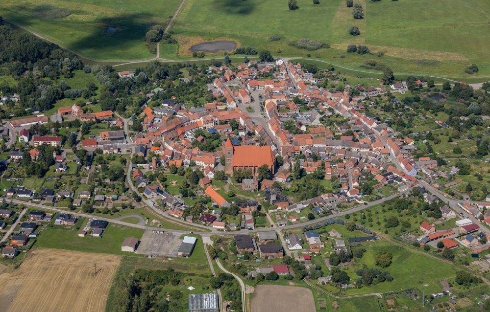 Aerial photograph Hansestadt Werben (Elbe) - View of the Hanseatic town Werben (Elbe) in the state of Saxony-Anhalt. Its centre includes the Johanniskirche church (Saint John's)