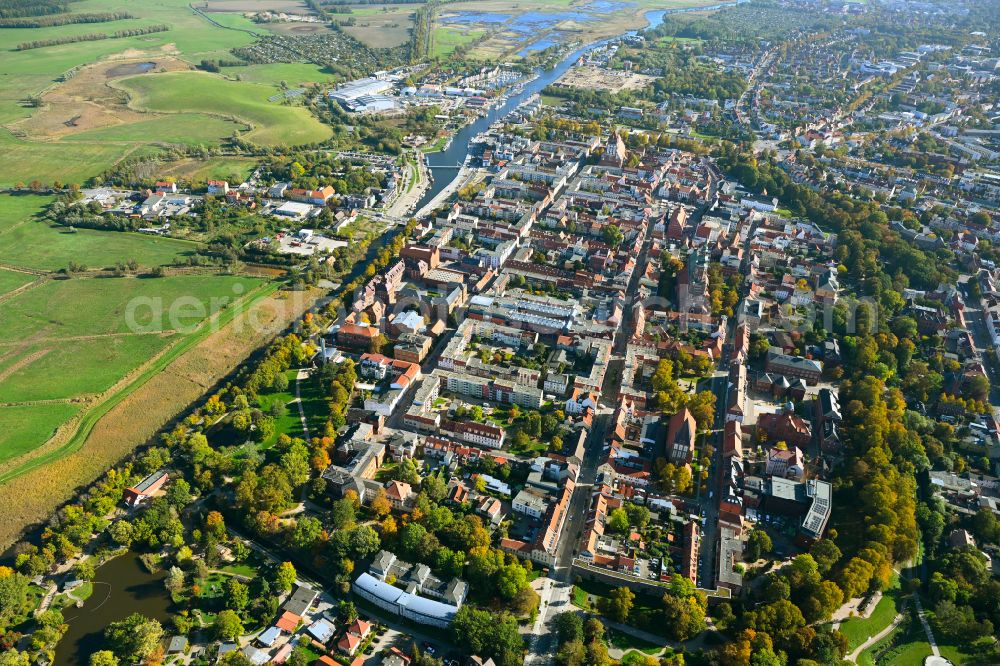 Hansestadt Greifswald from the bird's eye view: City view of the historic city center with Jacobi Church and Cathedral of St. Nikolai and marketplace of the Hanseatic city of Greifswald in Mecklenburg-Western Pomerania