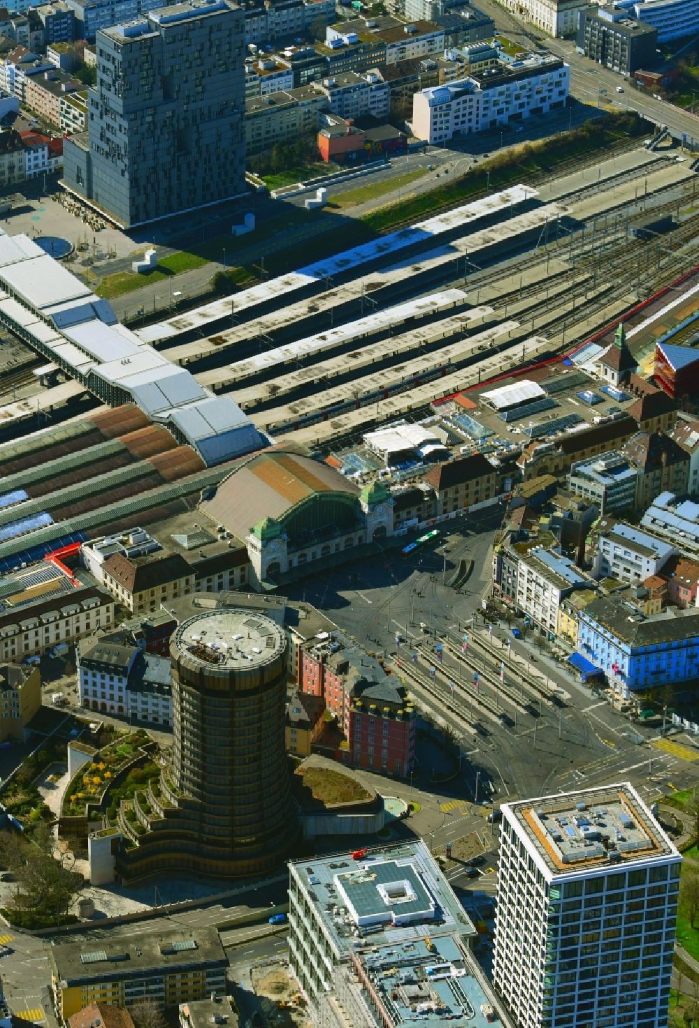 Basel from the bird's eye view: Town view at the main station Basle SBB in the district Gundeldingen in Bale, Switzerland