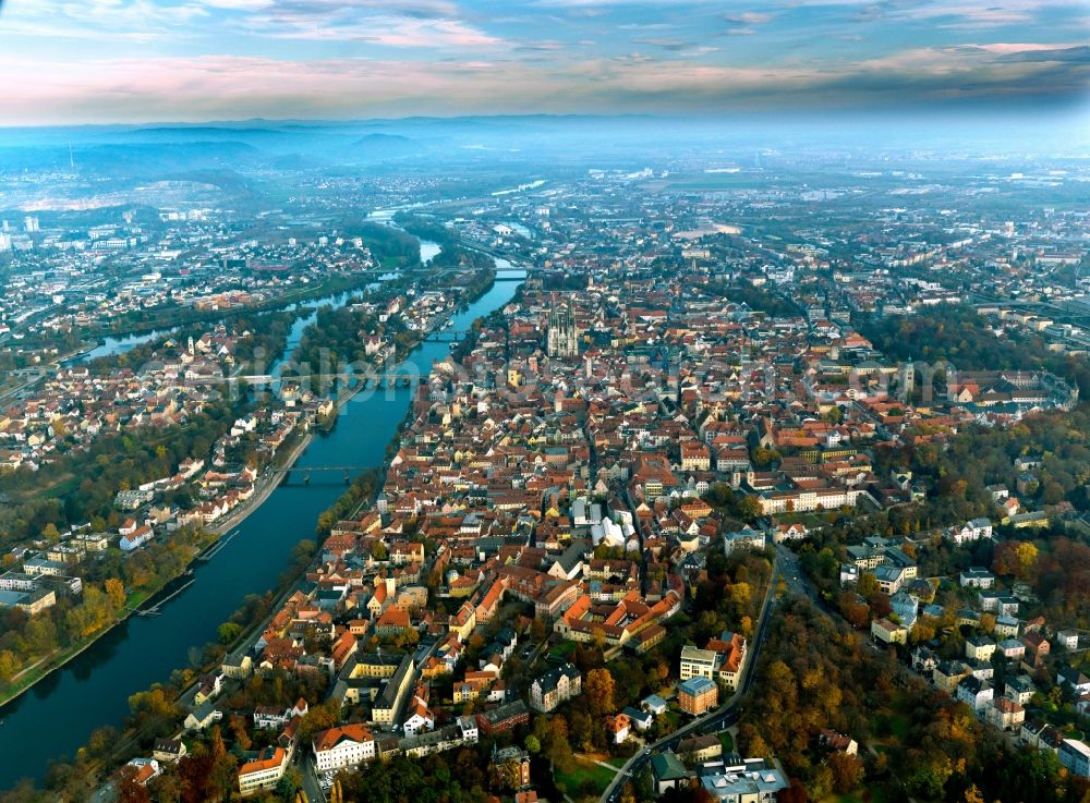Aerial photograph Regensburg - Panoramic view of downtown Regensburg in the state of Bavaria. The city is crossed by the river Danube in West-East direction. The river forms includes two islands at the historic city centre. www,regensburg.de