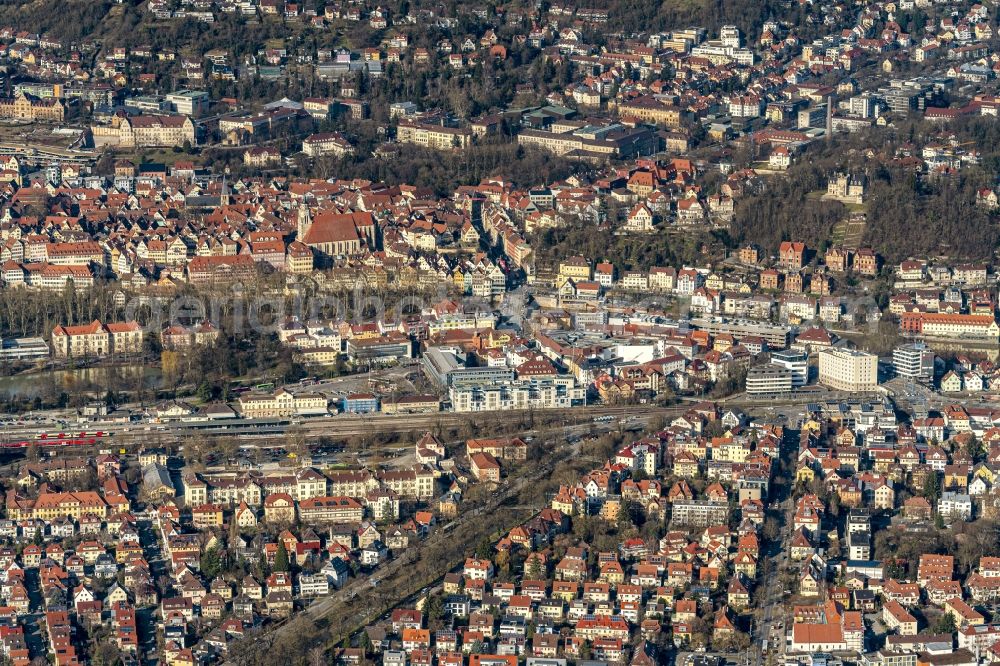 Aerial photograph Tübingen - City view on down town and Flussverlaufes of Neckar in Tuebingen in the state Baden-Wurttemberg, Germany