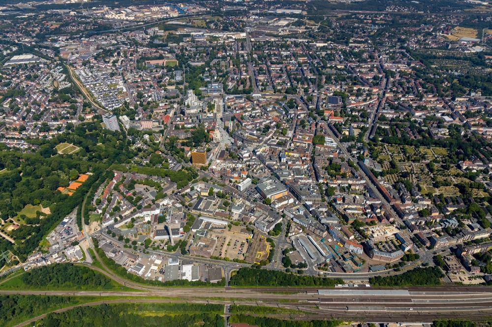 Aerial photograph Gelsenkirchen - City view on down town on Ebertstrasse - Husemannstrasse in Gelsenkirchen in the state North Rhine-Westphalia, Germany