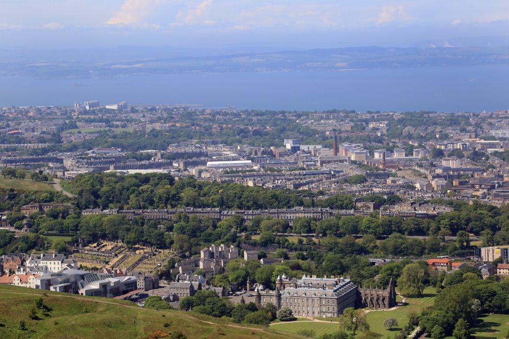 Edinburgh from the bird's eye view: City view of the city area and the Holyrood Area in Edinburgh in Schottland, United Kingdom