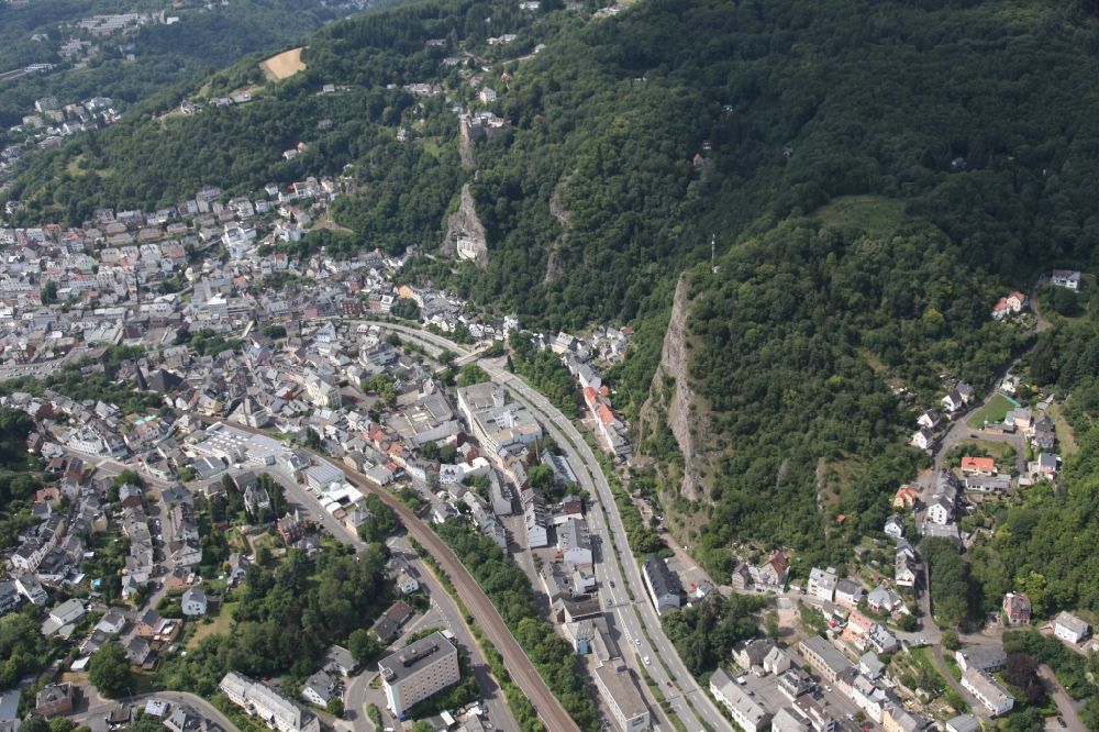 Aerial image Idar-Oberstein - City view of the city area of in Idar-Oberstein in the state Rhineland-Palatinate, Germany. In the slope above the city center the rock church, Felsenkirche, a landmark of the city