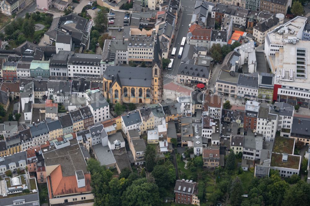 Aerial image Hof - City view of the inner city area with the church St. Marien in Hof in the state Bavaria, Germany