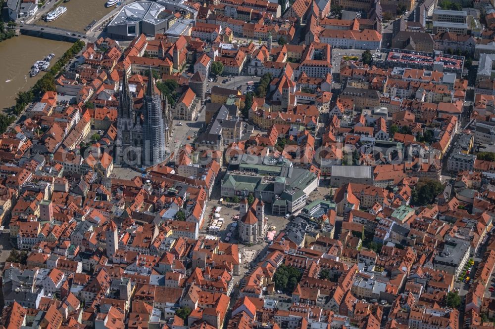 Aerial photograph Regensburg - City view on down town on Neupfarrplatz in Regensburg in the state Bavaria, Germany