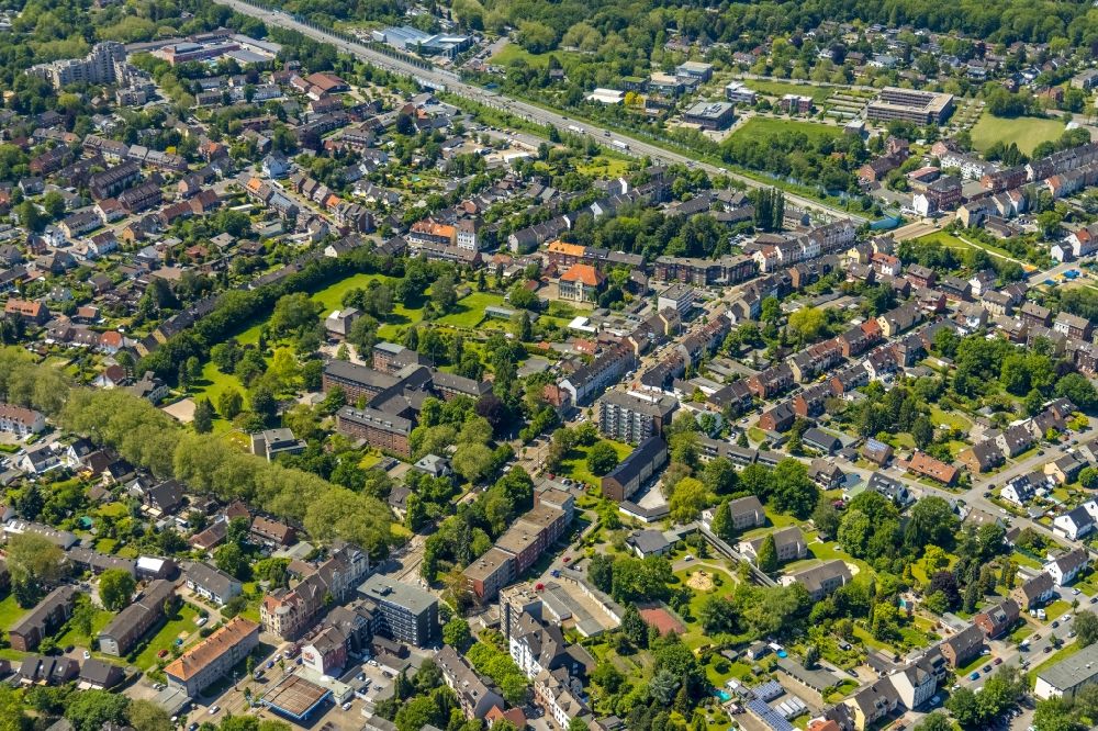 Gelsenkirchen from the bird's eye view: City view on down town on Cranger Strasse in the district Erle in Gelsenkirchen at Ruhrgebiet in the state North Rhine-Westphalia, Germany