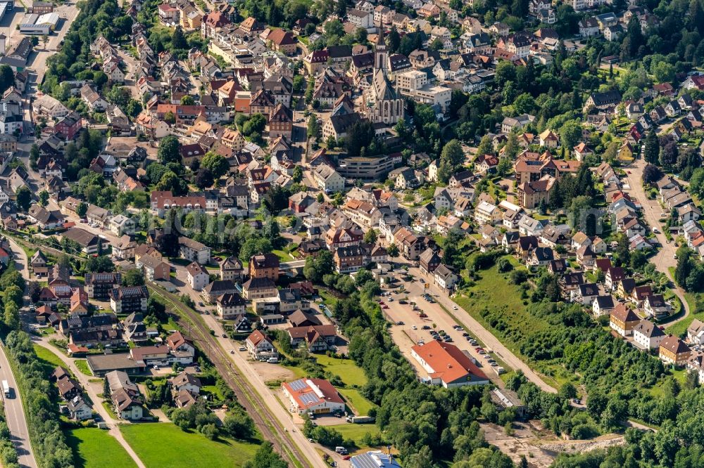 Titisee-Neustadt from the bird's eye view: City view on down town Oststadt Donaueschinger Strasse in Titisee-Neustadt in the state Baden-Wuerttemberg, Germany