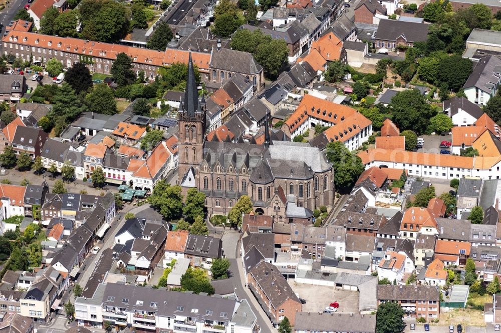 Krefeld from the bird's eye view: City view on down town with of Pfarrkirche St. Cyriakus in Krefeld in the state North Rhine-Westphalia, Germany