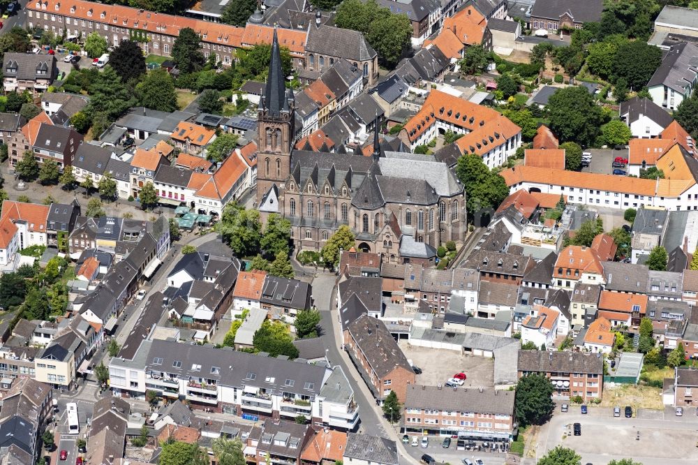 Aerial image Krefeld - City view on down town with of Pfarrkirche St. Cyriakus in Krefeld in the state North Rhine-Westphalia, Germany
