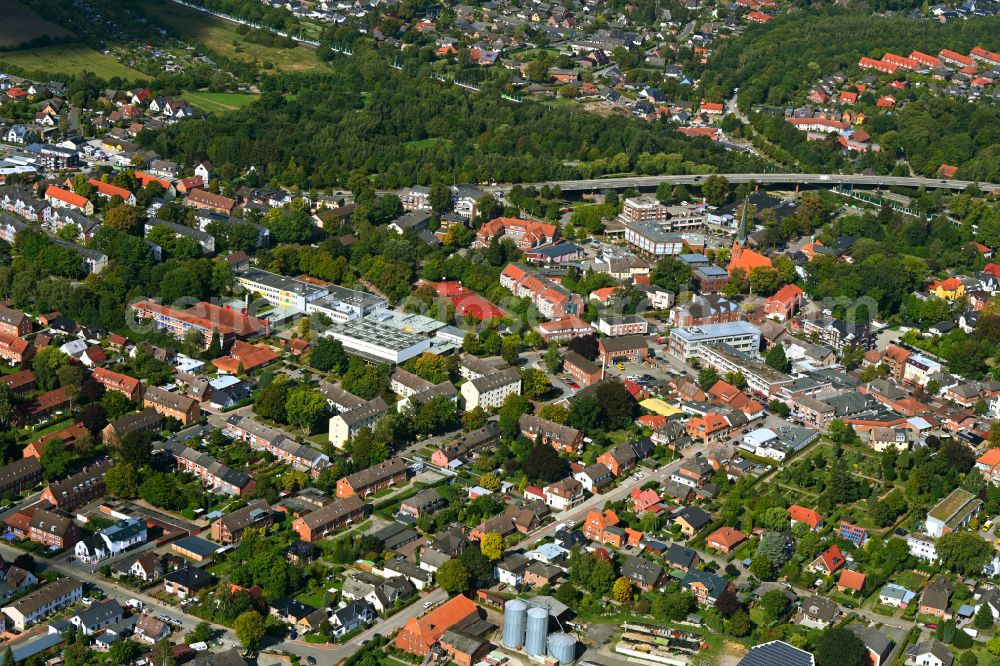 Aerial photograph Schwarzenbek - City view on down town on street Allensteiner Strasse in Schwarzenbek in the state Schleswig-Holstein, Germany