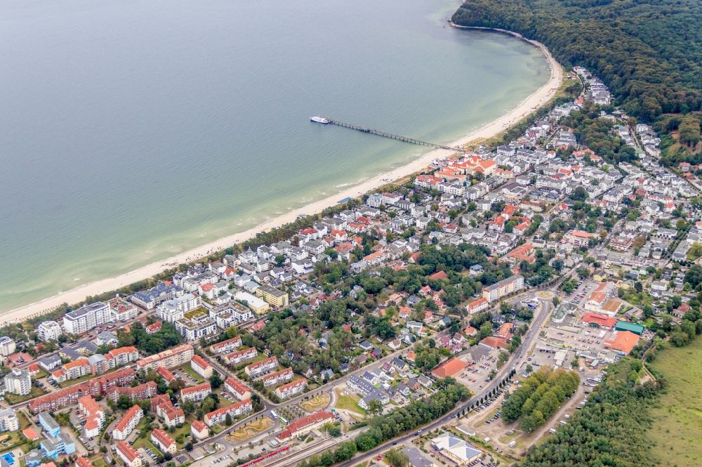 Binz from the bird's eye view: City view on down town with Strand and Seebruecke in Binz in the state Mecklenburg - Western Pomerania, Germany