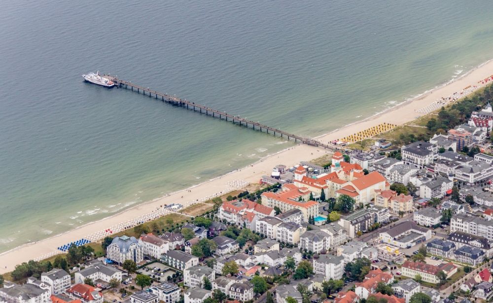 Aerial photograph Binz - City view on down town with Strand and Seebruecke in Binz in the state Mecklenburg - Western Pomerania, Germany