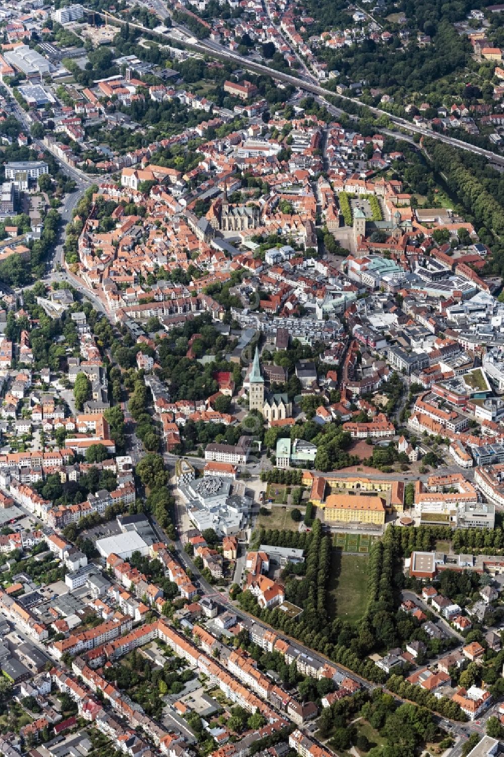 Aerial photograph Osnabrück - City view on down town in Vordergrund die Universitaet Osnabrueck in Osnabrueck in the state Lower Saxony, Germany
