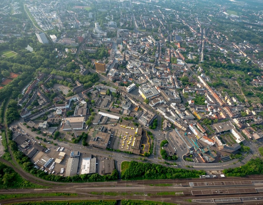 Aerial image Gelsenkirchen - City view of downtown area with Fernbus Haltestelle Gelsenkirchen - Postbus on Husemannstrasse in Gelsenkirchen in the state North Rhine-Westphalia, Germany