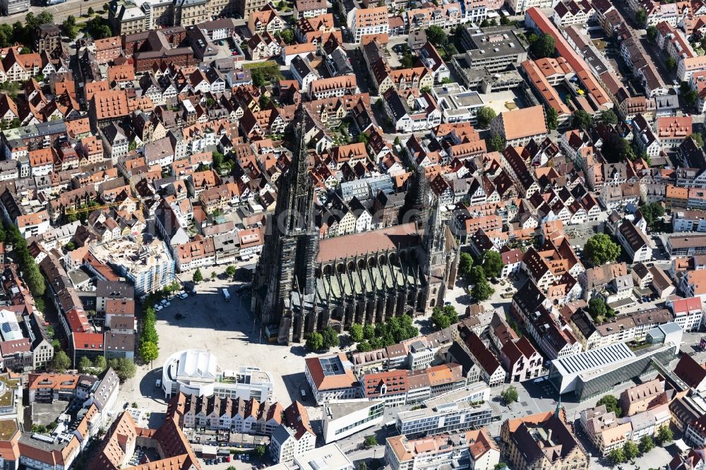 Ulm from the bird's eye view: City view of downtown area with Ulmer Muenster in Ulm in the state Baden-Wurttemberg, Germany